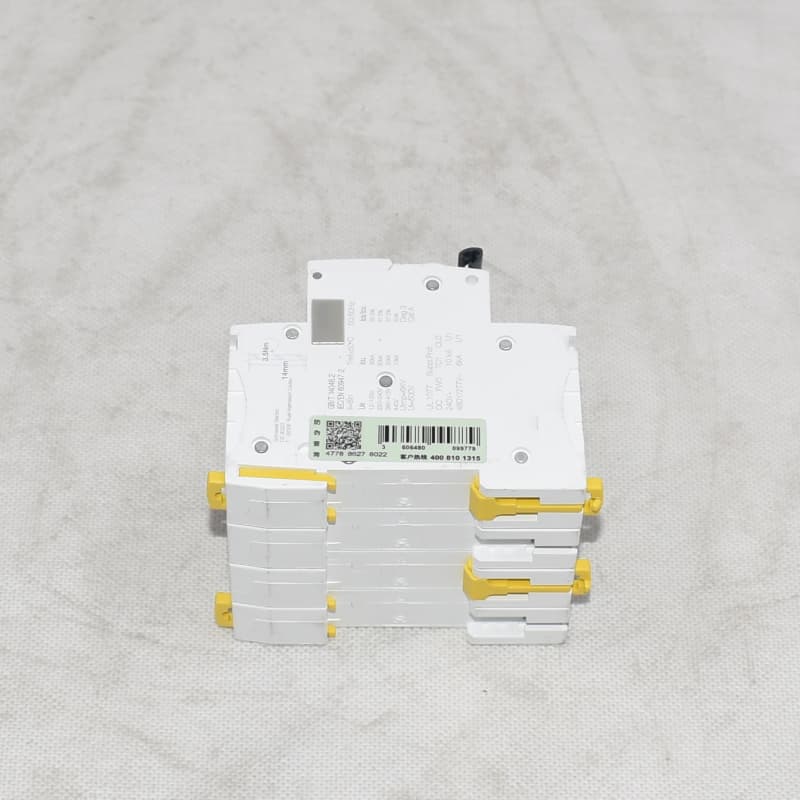 Features of 4P C 63A Low Voltage Miniature Circuit Breaker including poles and indicator