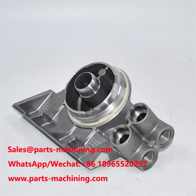 RE504563 Oil Filter Head