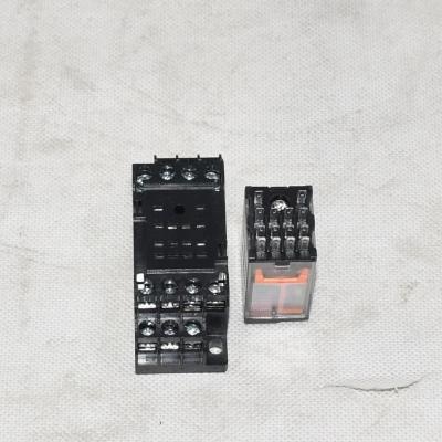 رله مینیاتوری RXM4AB2P7 230 ولت AC 6 آمپر سوکت RXZE1M4C 7A